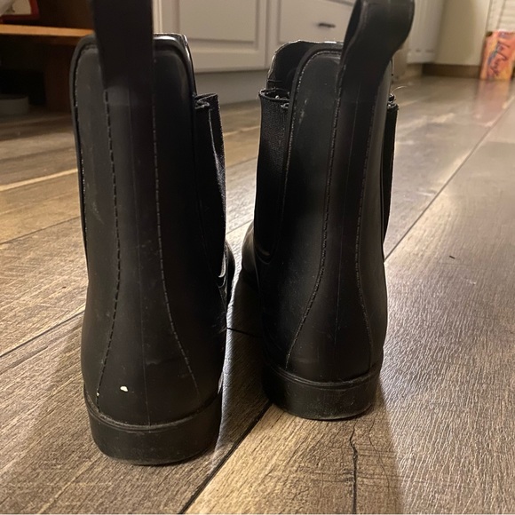 Merona || Black Chelsea Style Pull On Rubber Rainboots Size 9 - Picture 4 of 8